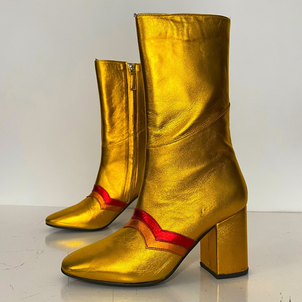 Man Repeller leandra Medine I’m here to party Gold boots 36